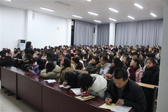 E:父母俱乐部自己照片6.12.18刘慧慧照片讲座新建文件夹IMG_6745.JPG