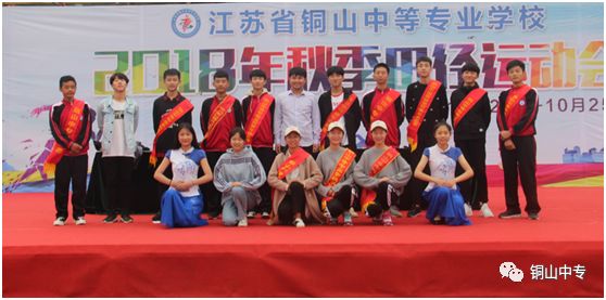 说明: https://mmbiz.qpic.cn/mmbiz_png/QsAtBZK3tia8tE9v5gmdSvlfEKQtqdef0gk6ibM6sXSiaS5XrYz9ZWG3GwCfhkbYmicYVOZzE8lv88j2ecUBlEUczA/640?wx_fmt=png