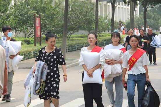 哎呀，咱这铜山中专就是好 地方好 环境好 人也好