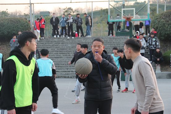 G:\体育组\活动\三人制篮球\20.12\三人制篮球赛图片\IMG_9835.JPG